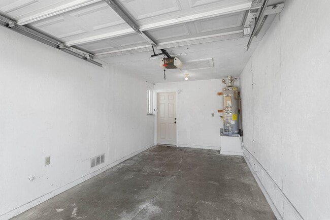 Building Photo - Beautiful Vacaville Home Near Parks, Schools & Shopping