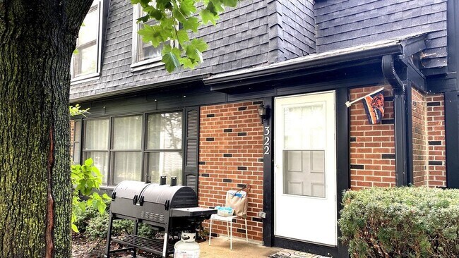 Building Photo - 322 Inverrary Ln