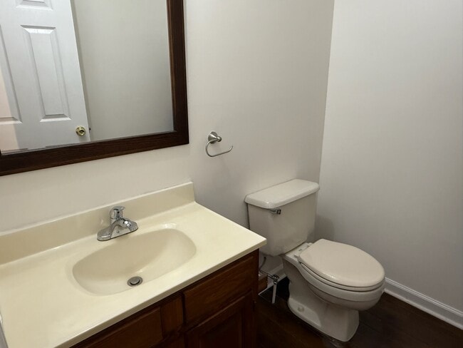 Building Photo - 102 Eaton Dr