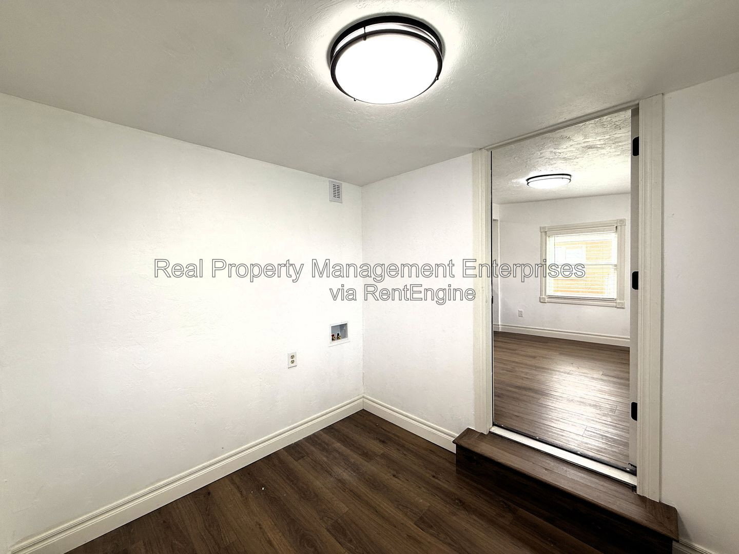 Building Photo - 418 S Main Ave