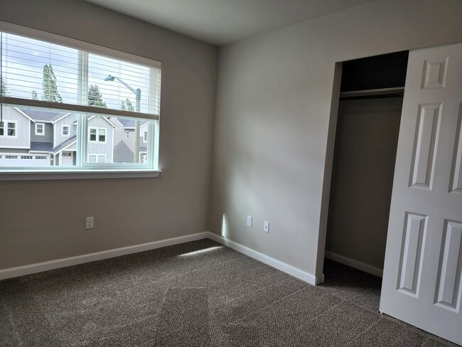 Building Photo - Yelm Creek Estates, 4 Bedroom, 2.5 Bathroo...