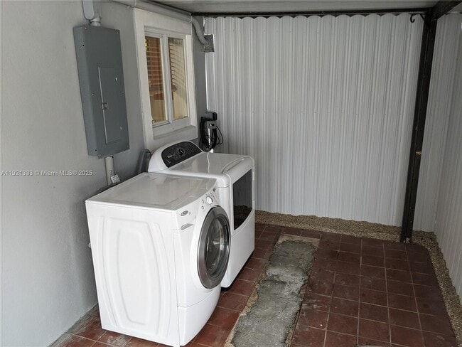 Building Photo - 6991 Coolidge St