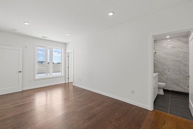 Building Photo - 267 Old Colony Ave