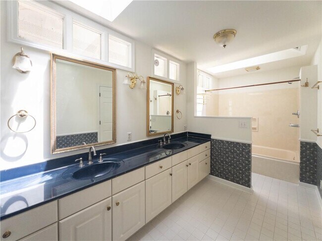Building Photo - 965 Millbrook Ct