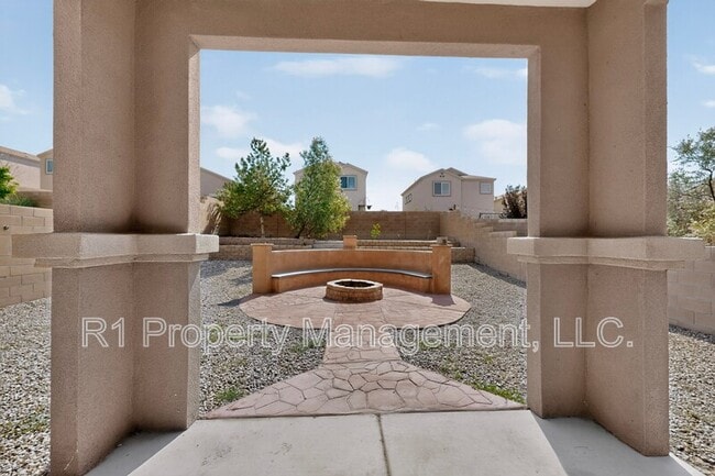 Building Photo - 2323 Margarita Dr SE
