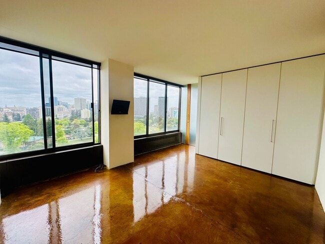Building Photo - Luxury 12th Floor Corner 1bd/2bath w/ Incr...