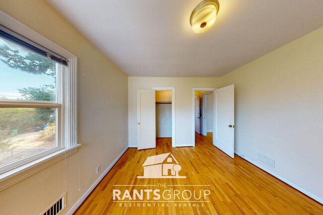 Building Photo - 2-Bedroom Home with Basement on a Spacious...