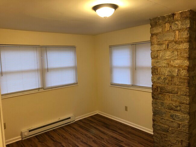 Building Photo - 753 1/2 Sullivant Ave.