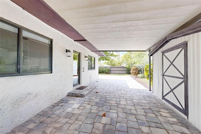 Building Photo - 1526 SW 65th Ave