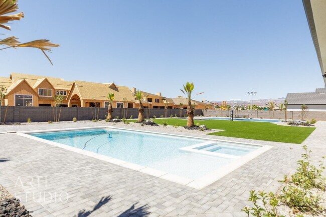 Building Photo - BRAND NEW Gorgeous 6 bed 7 bath with Pool ...