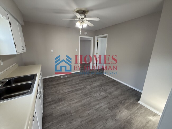 Building Photo - Two Bedroom House | Move In Ready!