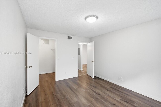 Building Photo - 437 Vista Isles Dr