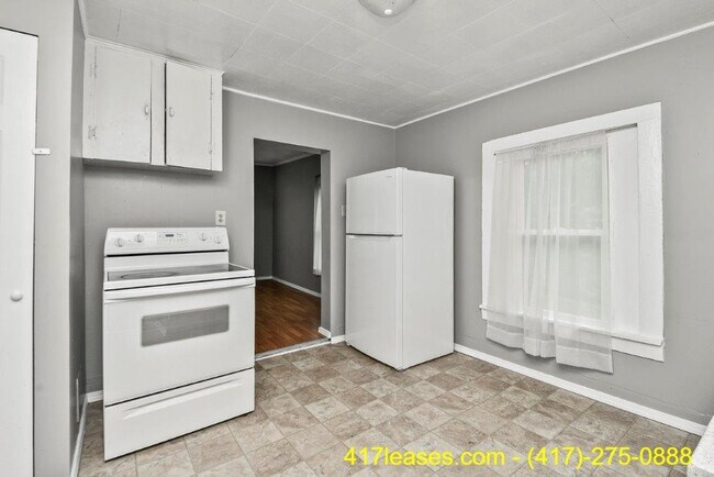 Building Photo - 2139 N Taylor Ave