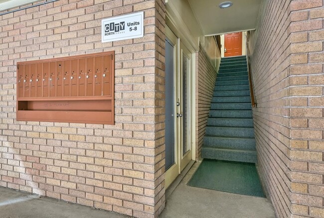 Building Photo - Wonderful newely updated downtown condo