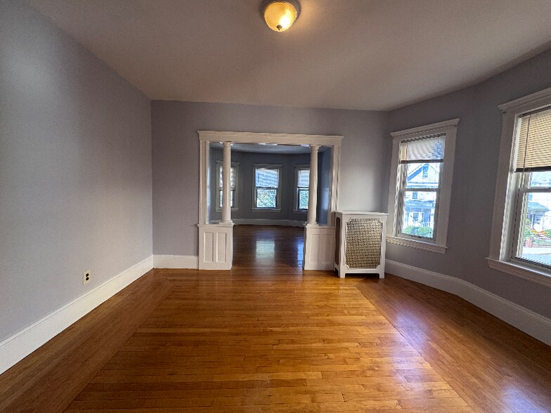 Building Photo - 127 Walnut St