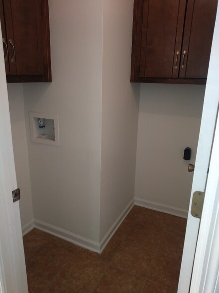 Building Photo - 318 Highland Park Dr