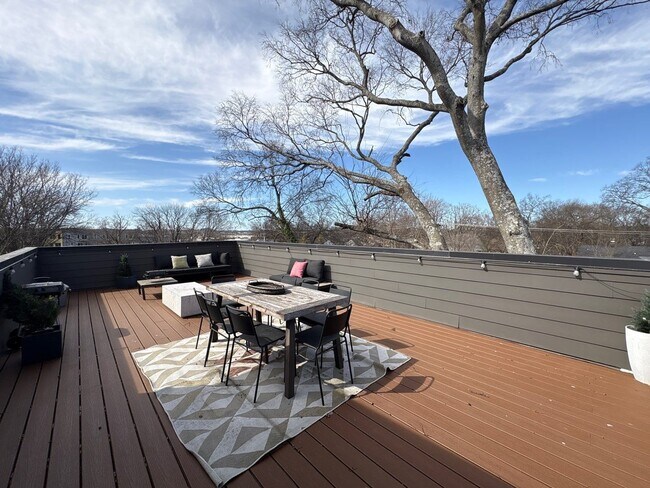 Building Photo - Fully Furnished 5 Bed, 3.5 Bath Located In East Nashville's McFerrin Park Neighborhood! Lawn Care...