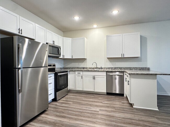 Building Photo - 13209 County Rd 499