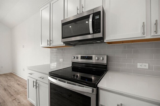 Building Photo - 904 Balsora Cv