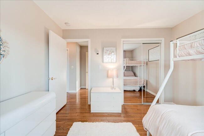 Building Photo - 441 Burlingham Rd