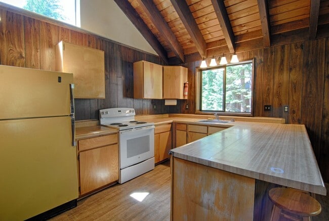 Building Photo - LONG-TERM RENTAL: Upper Floor Unit in Duplex with Washer/Dryer & Wood Stove!