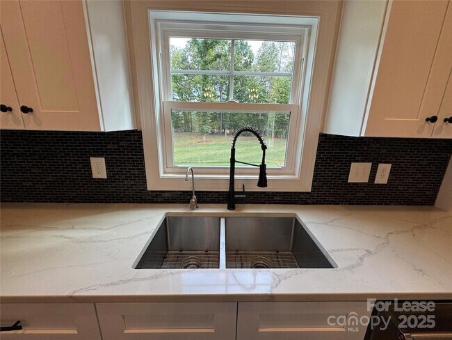 Building Photo - 3011 Waxhaw Crossing Dr