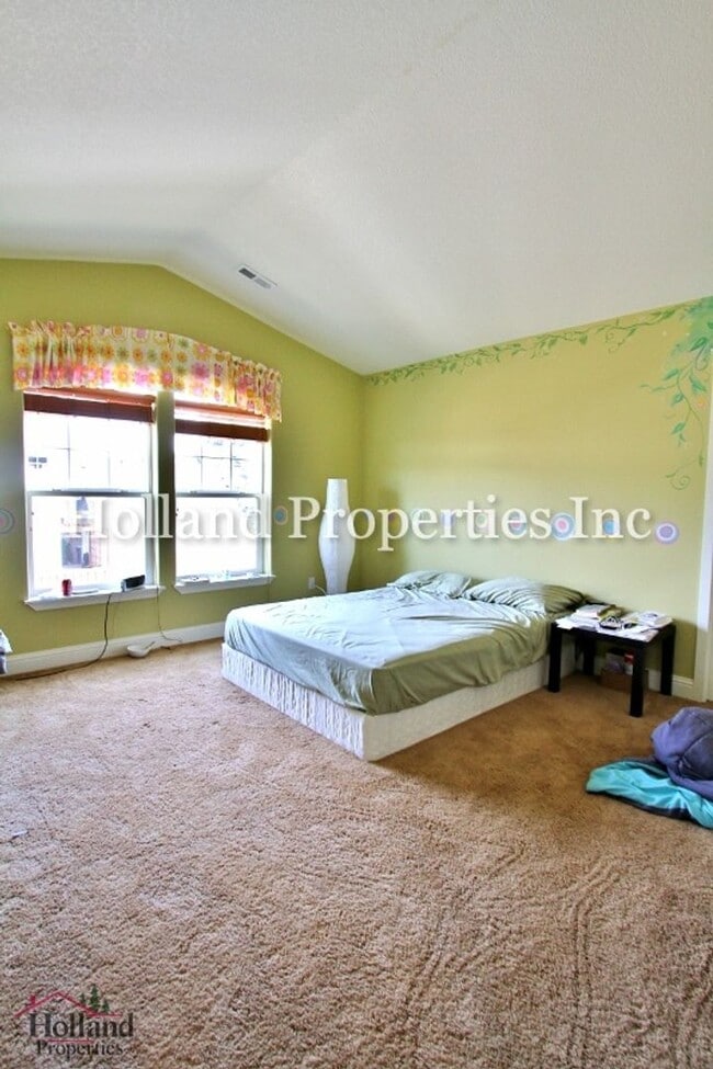Building Photo - 5502 NE Lagos Ct