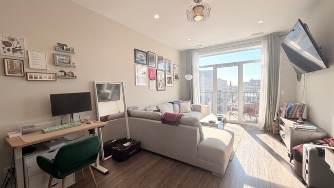 Building Photo - 3244 N Lincoln Ave