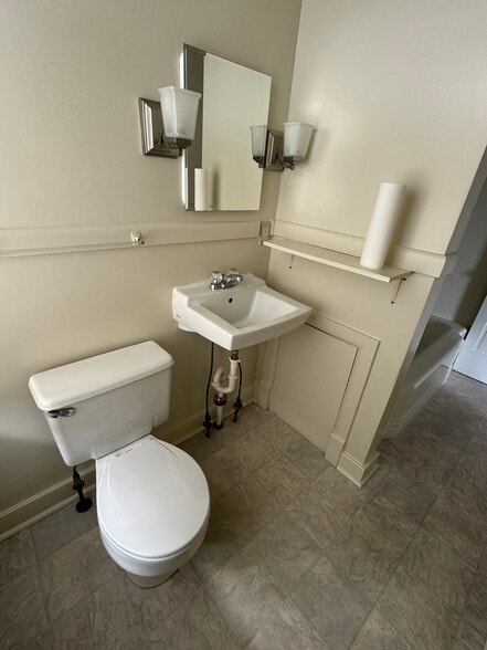 Building Photo - 313 S Hanover St