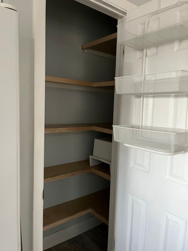 Building Photo - 325 Redwing Way