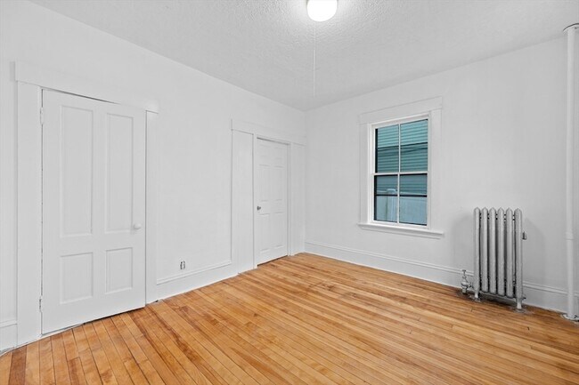 Building Photo - 20 Temple St