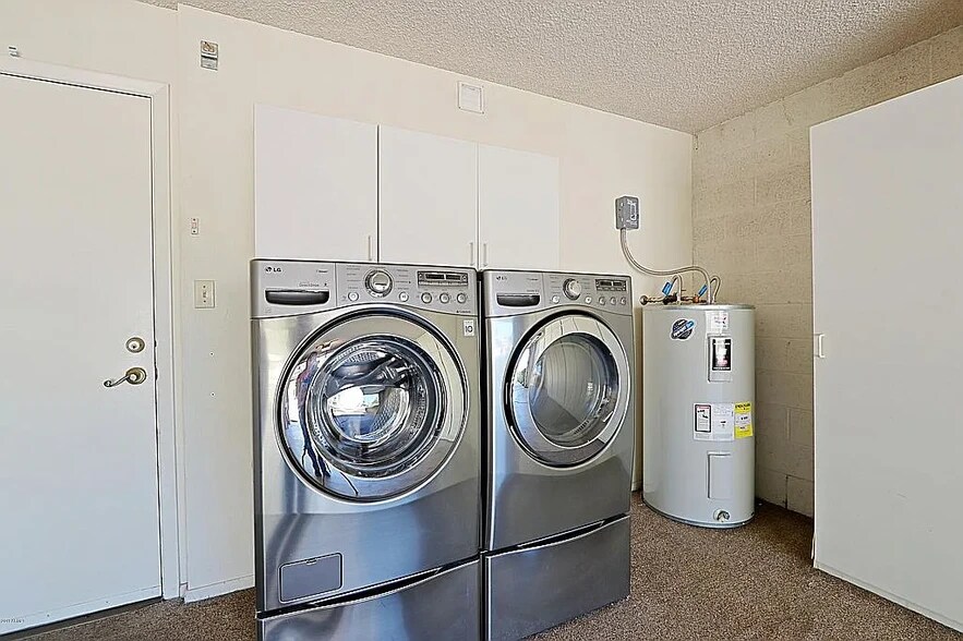 LG washer/dryer - 9463 E Jenan Dr