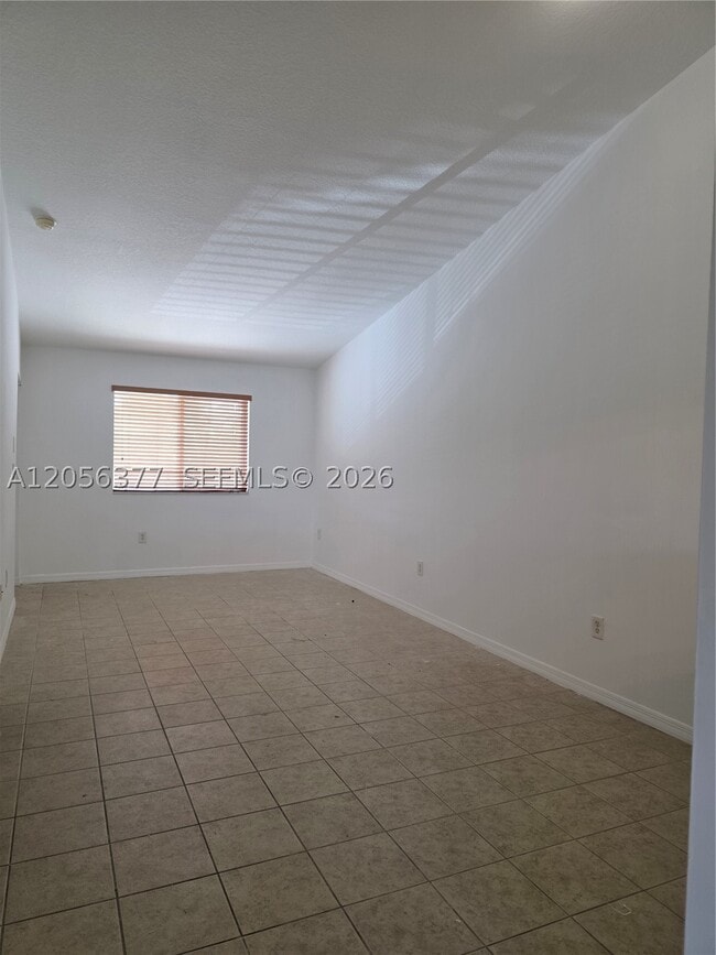 Building Photo - 3415 NE 9th Dr