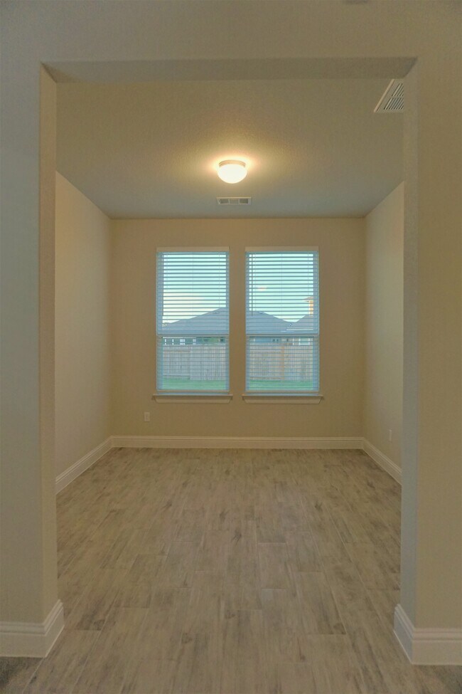 Open flex room to fit your family's needs..office, formal living, library, playroom, exercise...etc. - 260 Gaida Loop