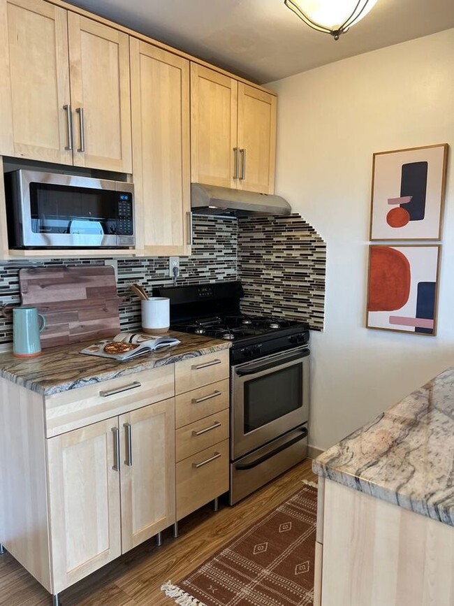 Building Photo - 522 21st St NW