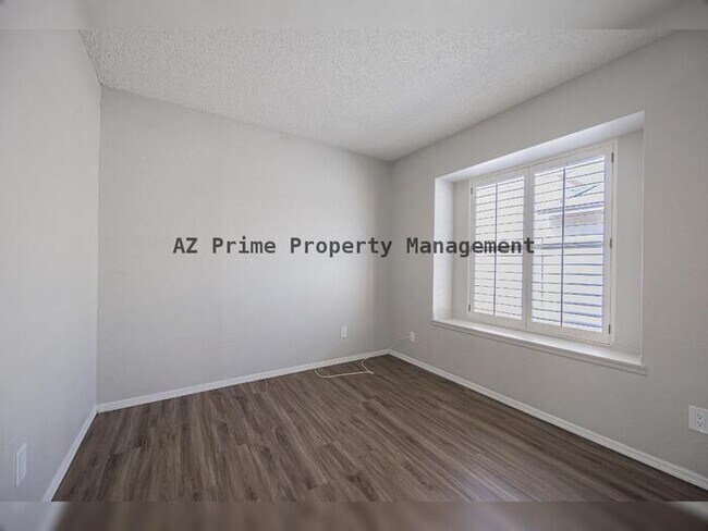 Building Photo - 619 E Jensen St