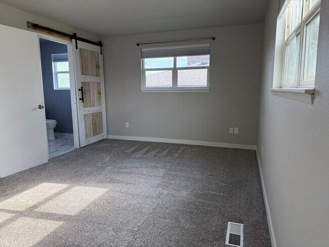 Building Photo - Spacious 3 Bedroom Home with Large Yard & 2-Car Garage