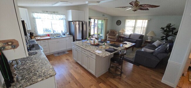 Building Photo - M1715 Pebble Beach Ln (VO/M10)