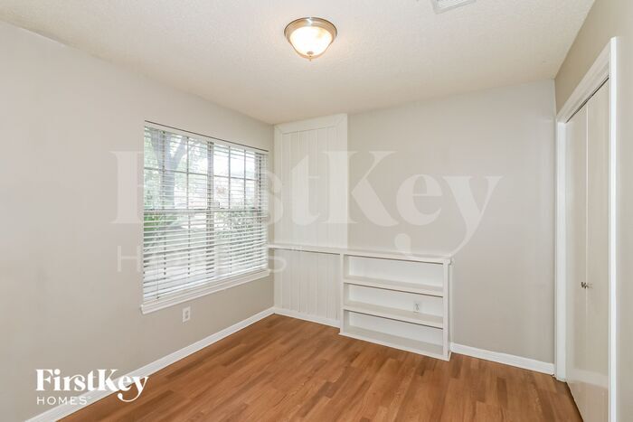 Building Photo - 8518 Pearl Lake Dr