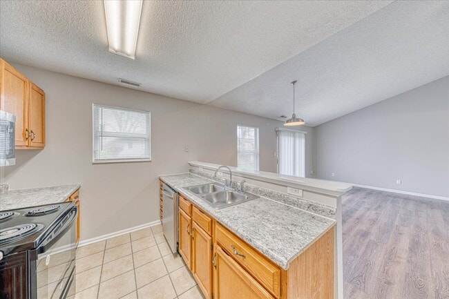 Building Photo - 2715 E 28th St