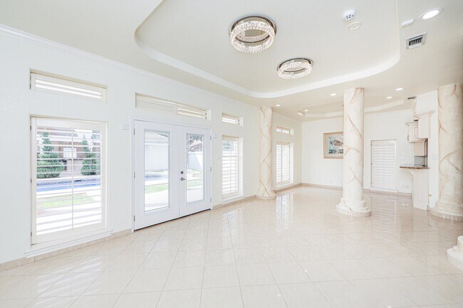 Building Photo - 314 Bordeaux Dr