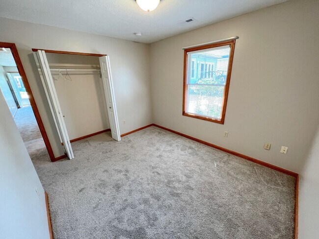 Building Photo - 681 Maple Ave
