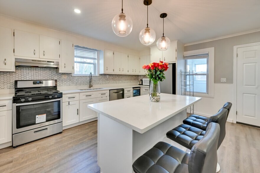 Kitchen - 29 Old Farms Rd