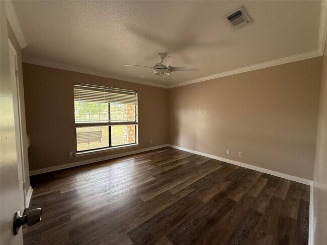 Building Photo - 5850 Dacy Ln