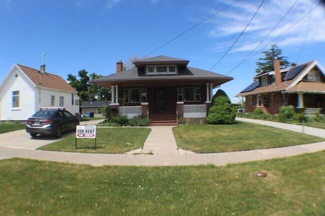 Building Photo - 227 N 400 E