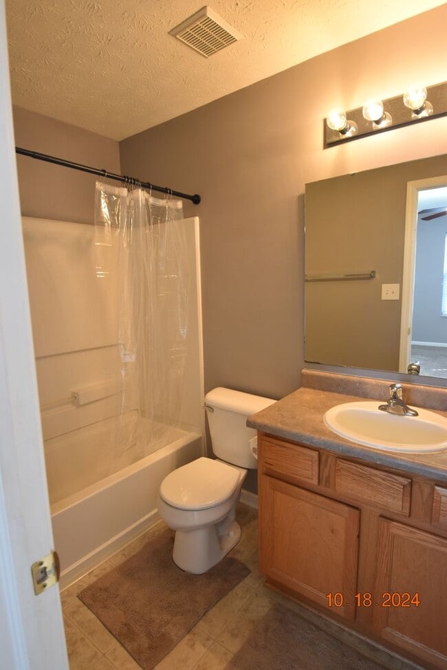 Building Photo - Three Bedroom Home in Greenfield