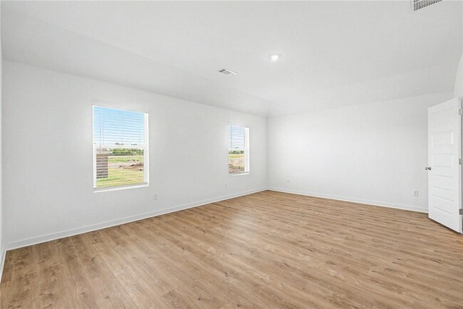 Building Photo - 3101 Laredo Ln