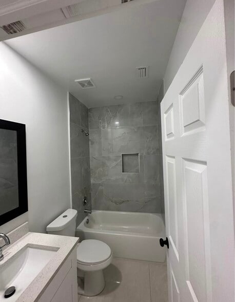 Building Photo - 1147 Gilbert Ave S