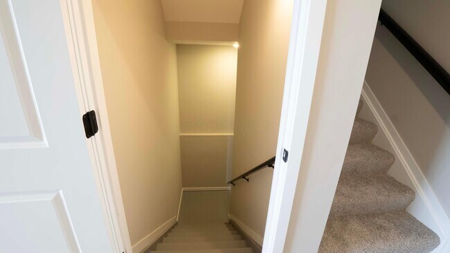 Building Photo - 1717 Longhill Dr