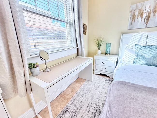 Building Photo - 507 S Willow Ave